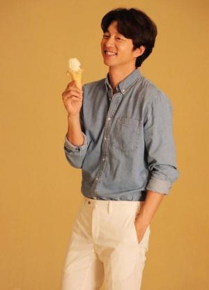 韩国演员孔刘自然随性居家风格写真图片