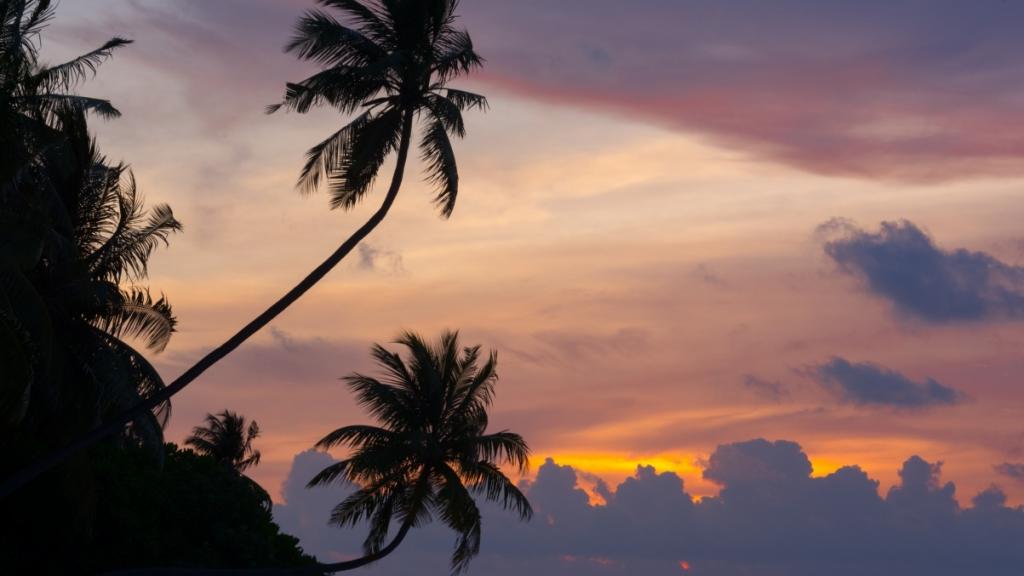 马尔代夫小岛上的日落