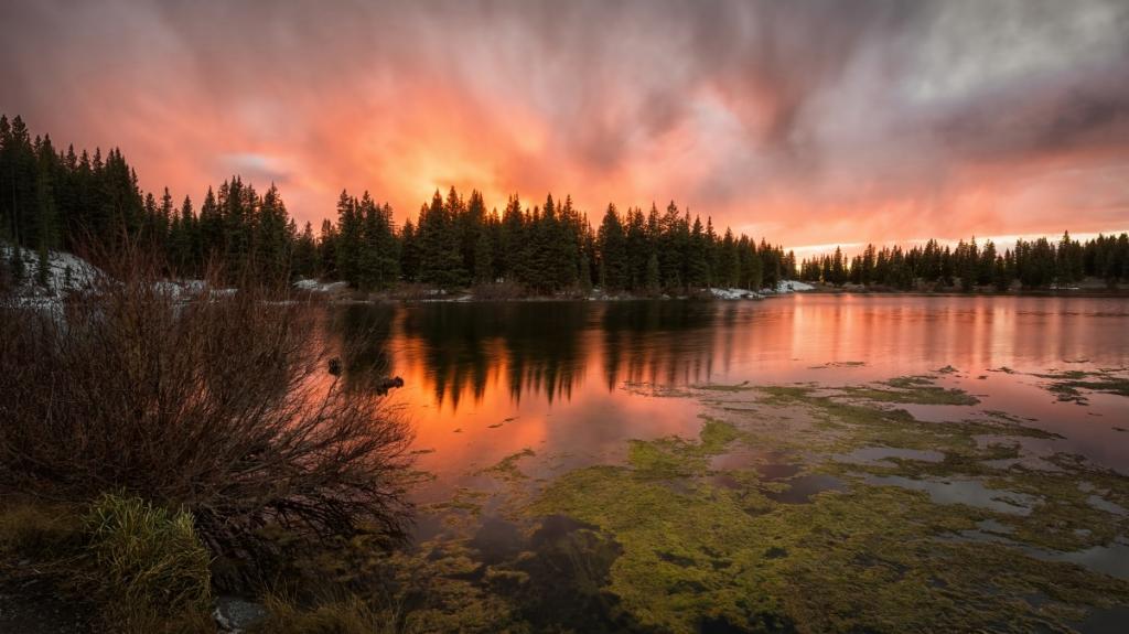 科罗拉多湖边的日落晚霞风景