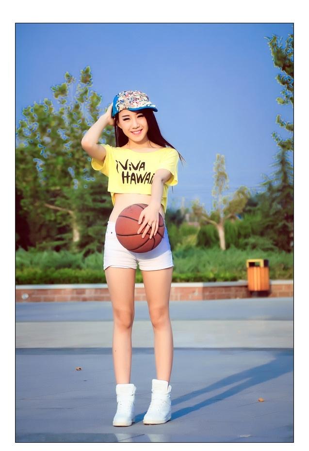 操场上的篮球美少女青春活力无限写真