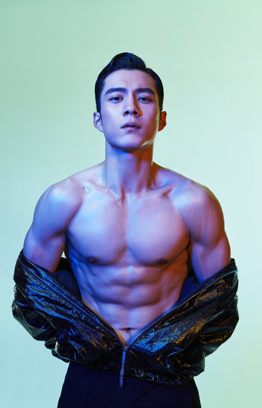 韩东君半裸肌肉完美身材写真图片