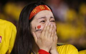 中国足球的女球迷难过悲伤的图片