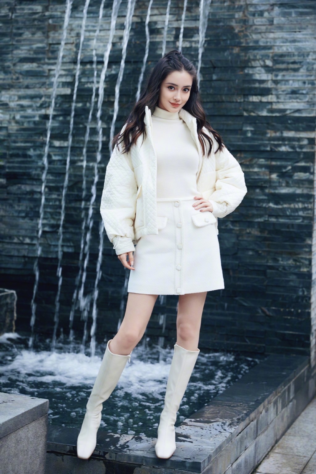 Angelababy秋日暖白造型轻暖时髦写真图片