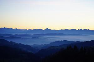 伯恩阿尔卑斯山风景图片