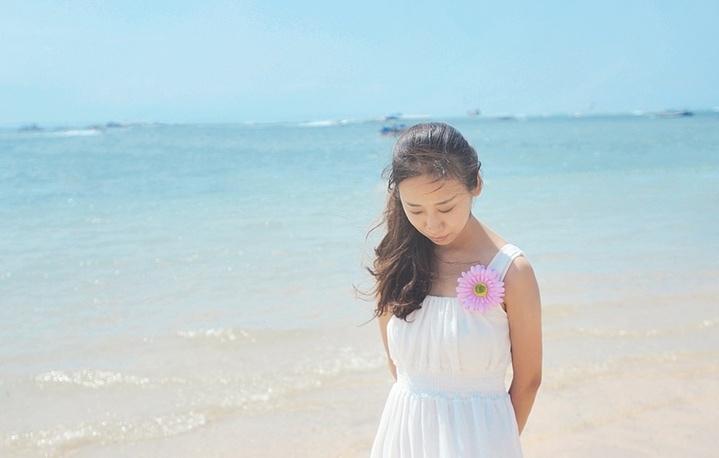 白裙少女的清凉夏日时尚写真