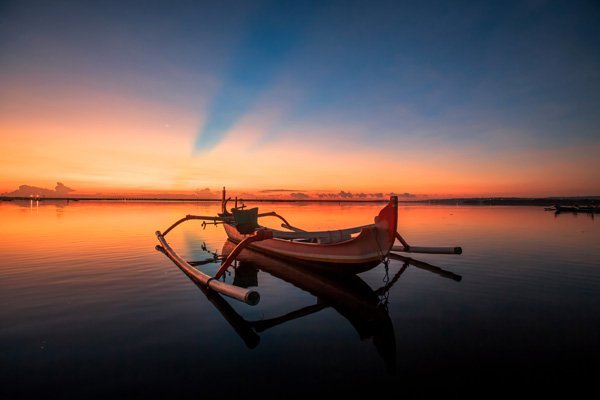 巴厘岛泛舟美丽海景图片